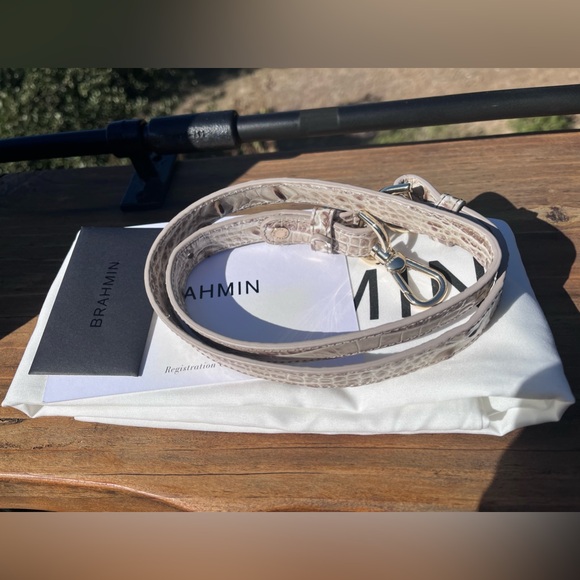 NWT Brahmin Marlowe Oyster Grey Melbourne Bucket Shoulder Bag - Picture 4 of 15